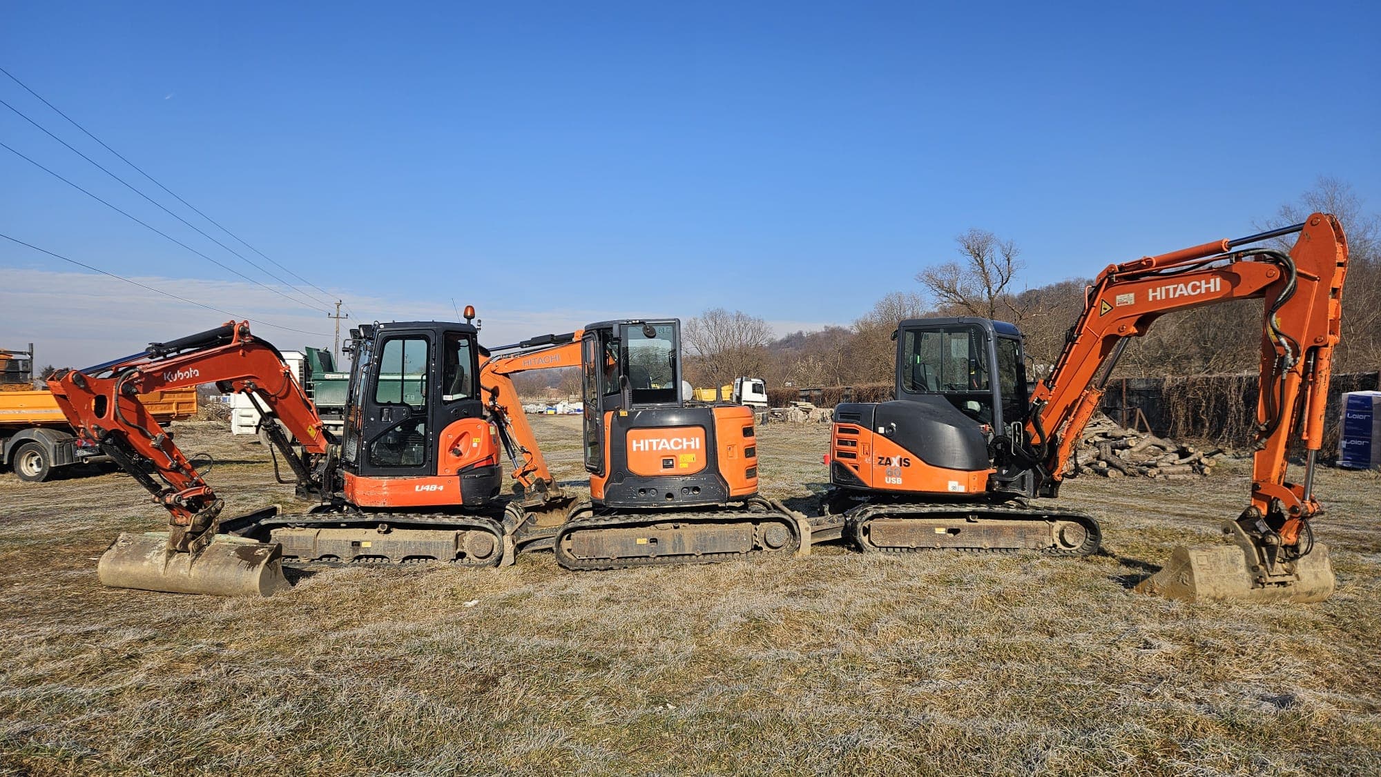 Detaliu cabină miniexcavator Hitachi al HCN Construct, iarna